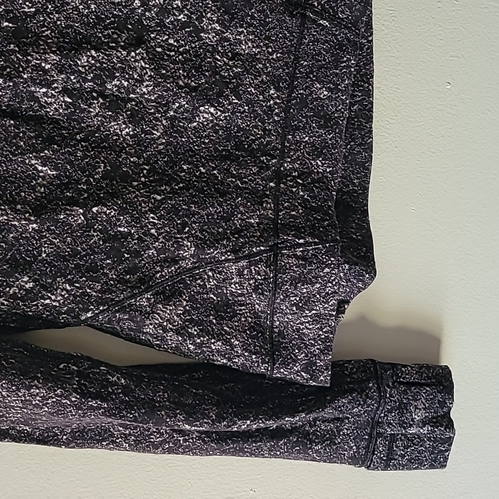 Lululemon Outrun The Elements Half Zip. Size 6. - Picture 4 of 9